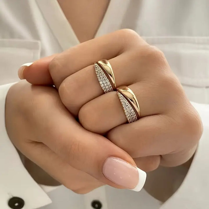 Elegant Gold Ring with Sparkling Stones (1+1 FREE) 💍✨