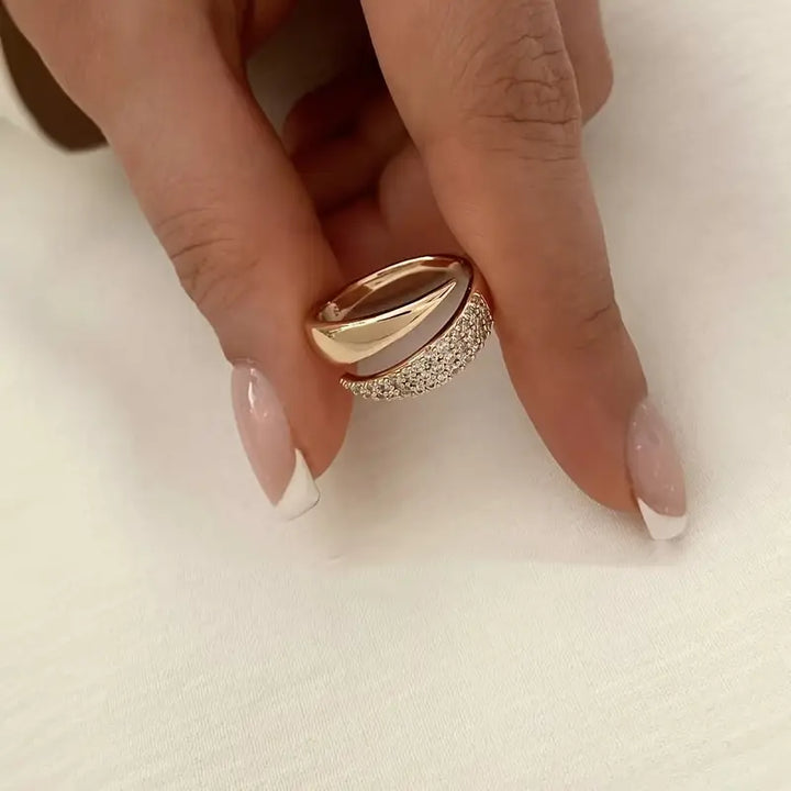 Elegant Gold Ring with Sparkling Stones (1+1 FREE) 💍✨