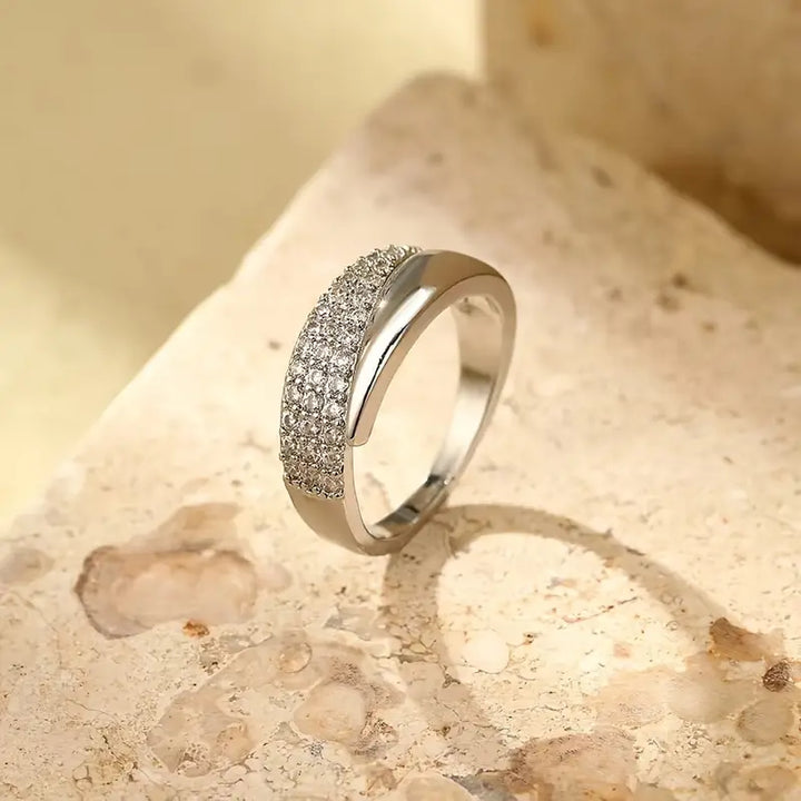 Elegant Gold Ring with Sparkling Stones (1+1 FREE) 💍✨