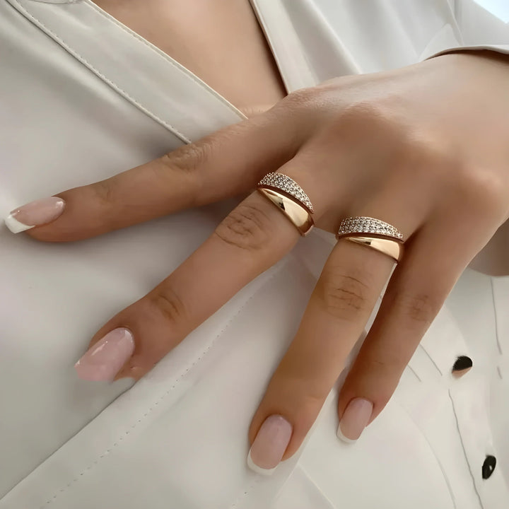 Elegant Gold Ring with Sparkling Stones (1+1 FREE) 💍✨