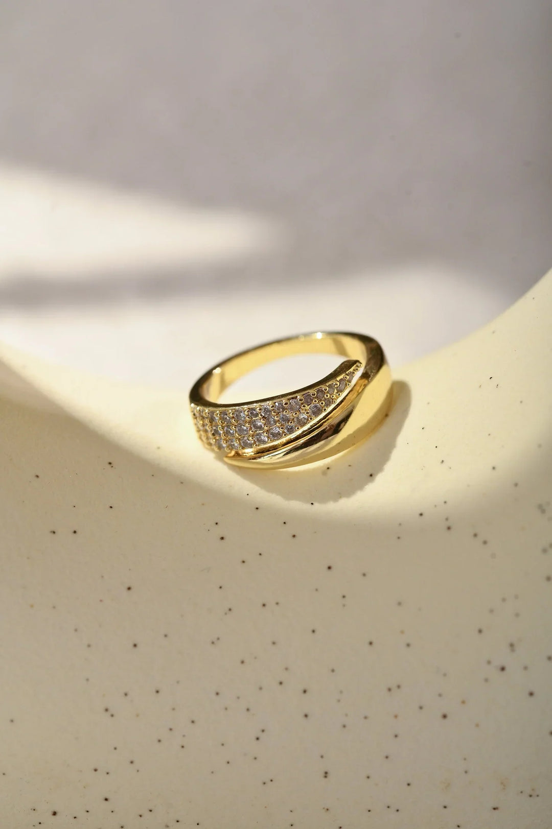 Elegant Gold Ring with Sparkling Stones (1+1 FREE) 💍✨