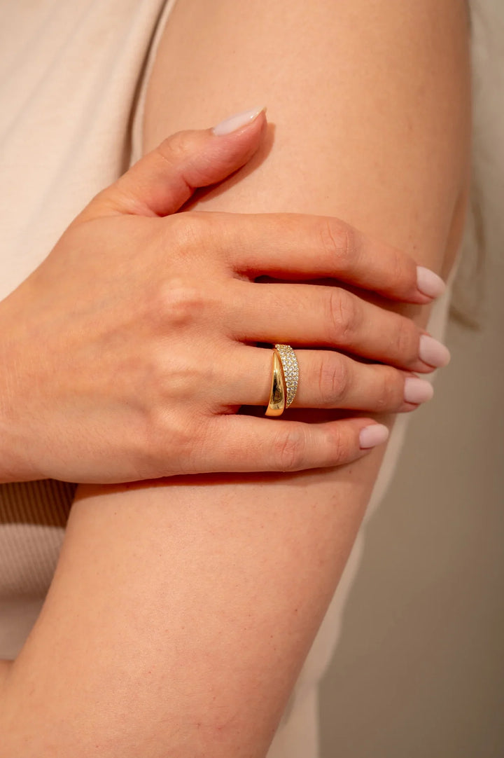 Elegant Gold Ring with Sparkling Stones (1+1 FREE) 💍✨